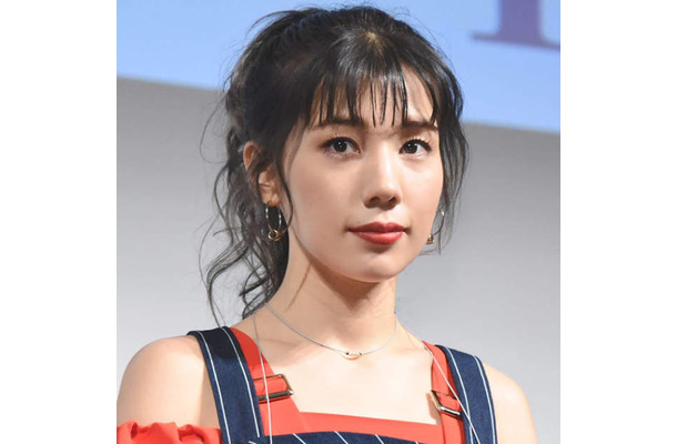 朝ドラ『おむすび』仲里依紗、金髪“カリスマ”ギャル姿に反響「違和感なさすぎ」「かっこいい」