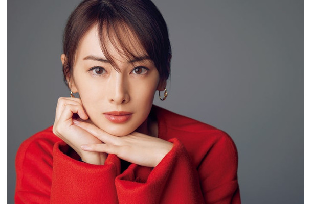 北川景子「北川景子オフィシャルカレンダー2025」（C）SDP