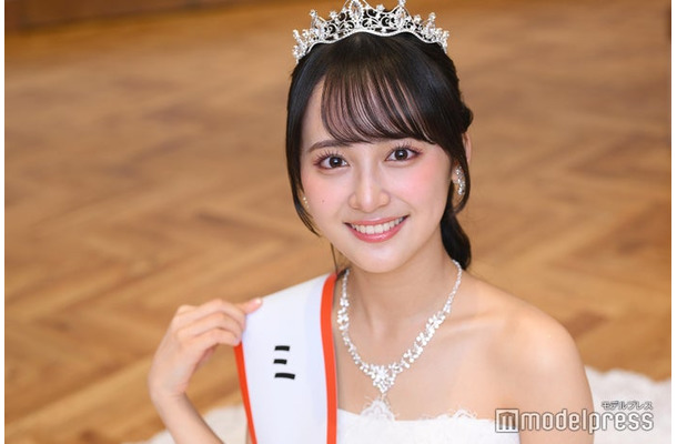 「ミス慶應2024」に輝いた齊藤美雅さん（C）モデルプレス