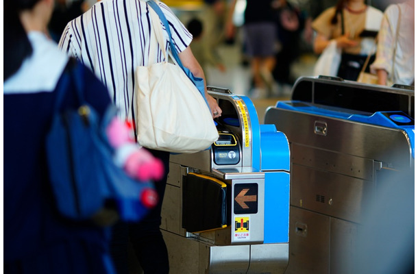 駅で、ICカードが反応せず焦っていると…→次の瞬間、駅員の対応に「優しい世界」「心温まる」