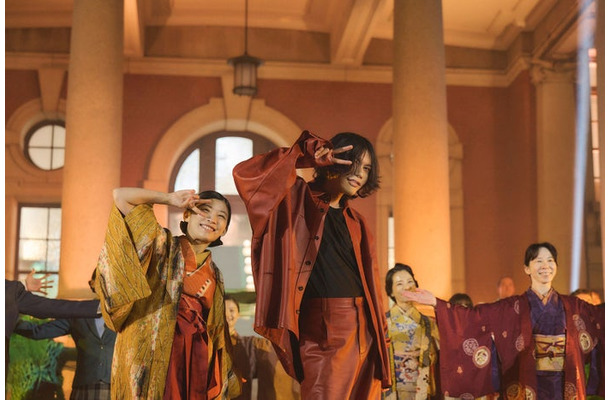 伊藤沙莉、米津玄師（提供写真）