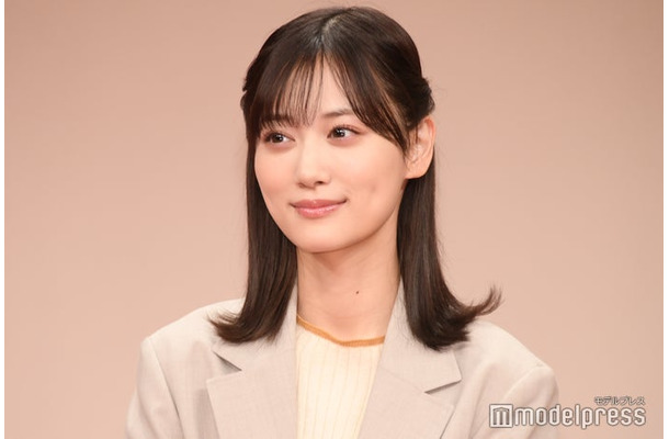 正月は乃木坂メンバーとカラオケで歌い明かした山下美月（C）モデルプレス