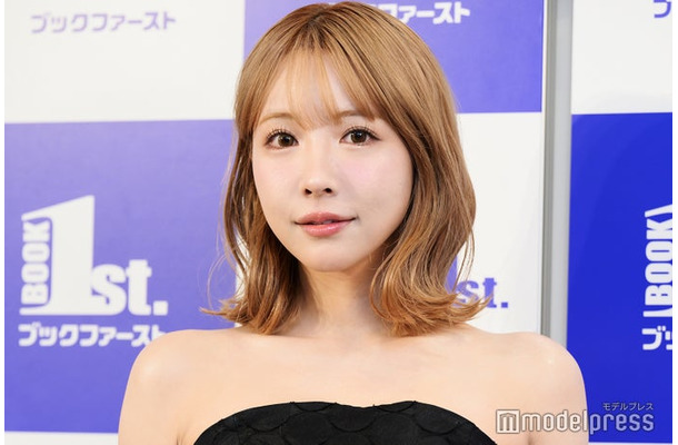 「かわいいのヒント 今日の私を一番好きになれる美容法75」発売記念イベントに出席した三上悠亜（C）モデルプレス