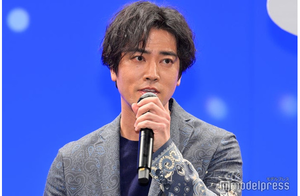 中島健人からの“アドリブキス”を暴露した桐谷健太（C）モデルプレス