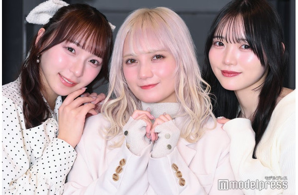 モデルプレスのインタビューに応じた塩川莉世/SWEET STEADY、宮野静/CANDY TUNE、真鍋凪咲/CUTIE STREET(C)モデルプレス