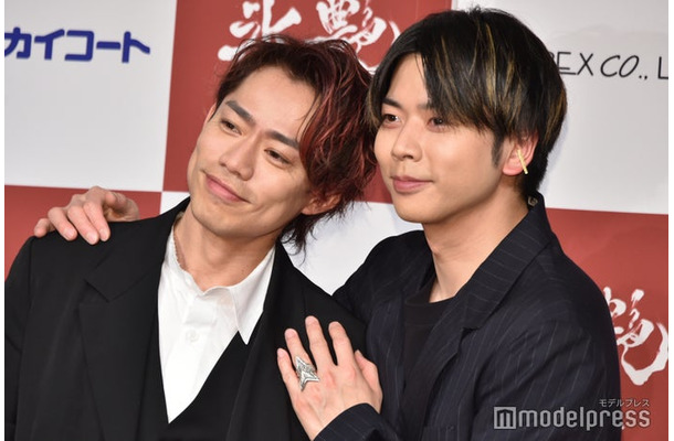 「氷艶hyoen2025–鏡紋の夜叉-」記者発表会に登壇した高橋大輔、増田貴久（C）モデルプレス