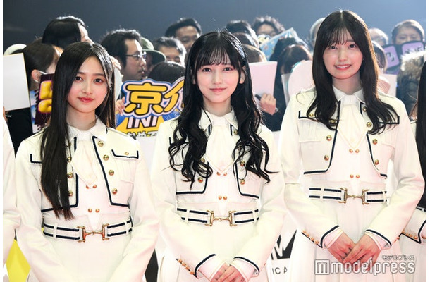 「MTV VMAJ Pre-Show」のレッドカーペットに登場した乃木坂46／井上和、池田瑛紗、五百城茉央（C）モデルプレス