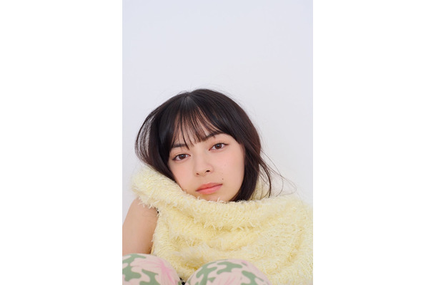 上國料萌衣 写真集「kamiko」より（C）撮影：花盛友里