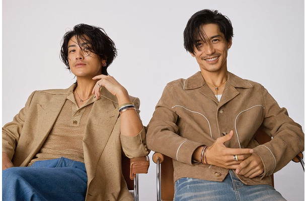 赤西仁、錦戸亮／Photos : Takanori Okuwaki Styling：Norio Honda Hair：Takai, Uran, Shihori Makeup：Shino Ariizumi Nail：Ayaka Tanaka Interview：Hazuki Nagamine Edit & Text : Hisako Yamazaki