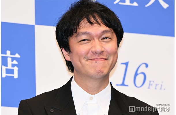 プライベートで一般人を巻き込みエチュードをしていた丸山隆平（C）モデルプレス