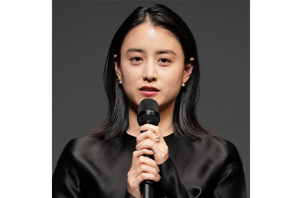 山本美月、大人可愛いロングワンピSHOTに反響「可愛すぎる」「美しい」