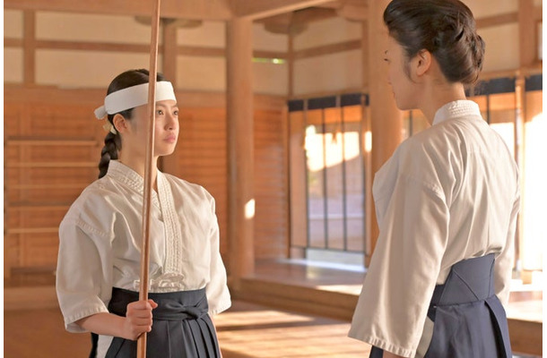 今田美桜、瀧内公美「あんぱん」第25話（C）NHK