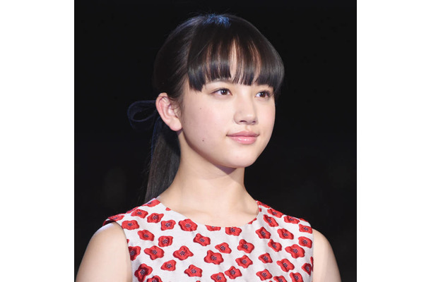清原果耶、凛としたブラックコーデSHOTに「眼福すぎます」「大人っぽくて綺麗」と反響