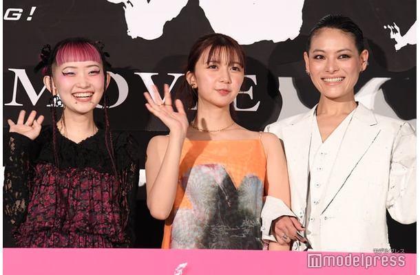 「パリピ孔明 THE MOVIE」公開記念舞台挨拶に出席した詩羽、上白石萌歌、菅原小春（C）モデルプレス