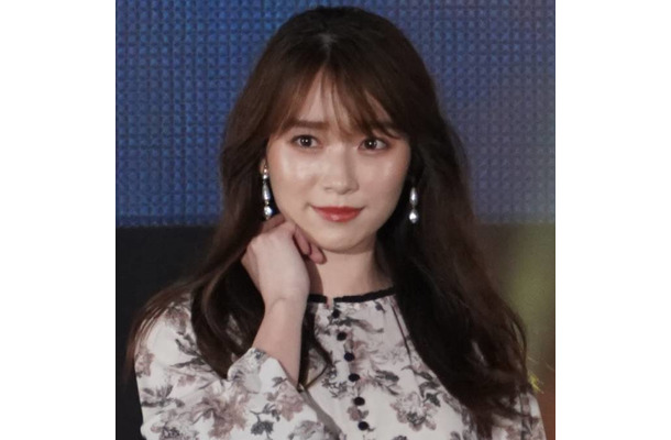 櫻坂46守屋麗奈、透明感あふれる微笑みSHOTにファンうっとり「お姉さん感やばい」「神々しい美しさ」