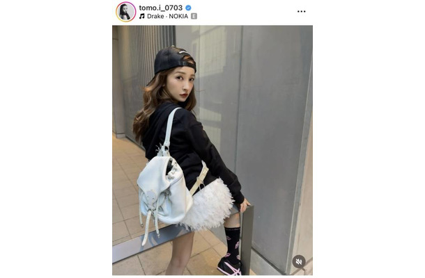 板野友美、美脚の“クロムハーツ”コーデにファンうっとり「足ほっそおおお」「めちゃ綺麗」