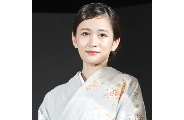 前田敦子、美スタイル際立つ私服SHOTに絶賛の声「かっこいい！」「本当に美しい」