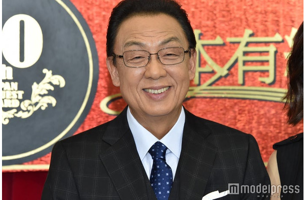 黒髪の梅沢富美男 （C）モデルプレス