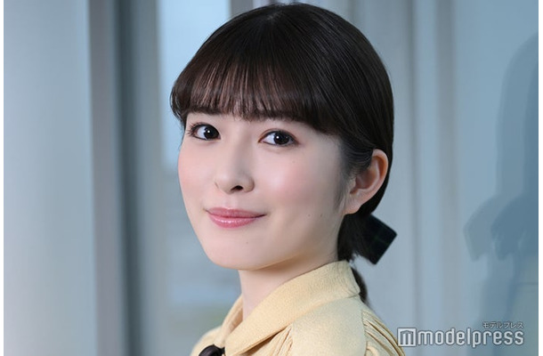 モデルプレスのインタビューに応じた小川彩（C）モデルプレス