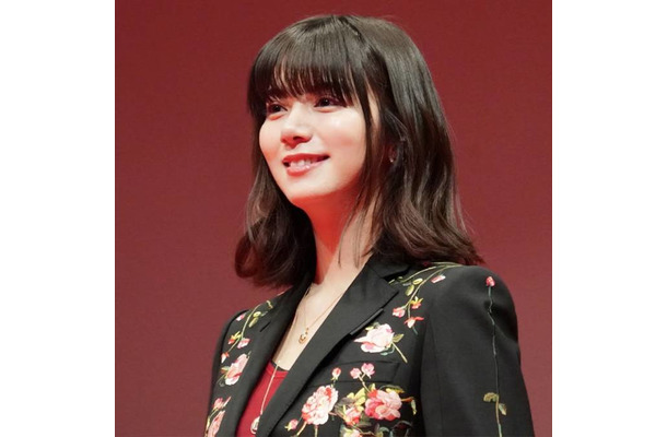 池田エライザ、レースドレスの美麗SHOTにファンうっとり「お美しい」「エレガント」