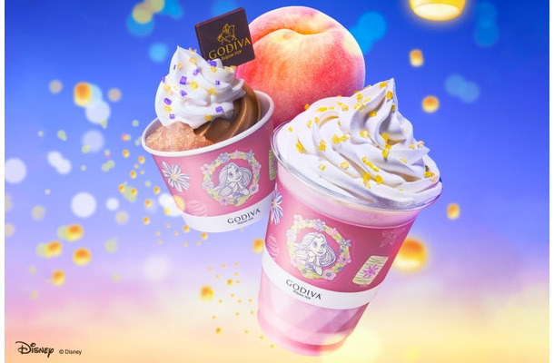 （右から）ホワイトピーチ ショコリキサー、ソフトクリーム ピーチジュレ＆チョコレート（C）Disney