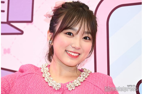 茶髪の矢吹奈子（C）モデルプレス