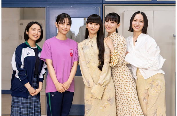 上白石萌音、當真あみ、かしゆか、あ～ちゃん、のっち（C）日本テレビ