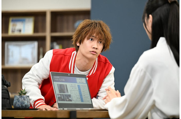 藤原丈一郎、菅井友香「ロンダリング」第1話（C）カンテレ