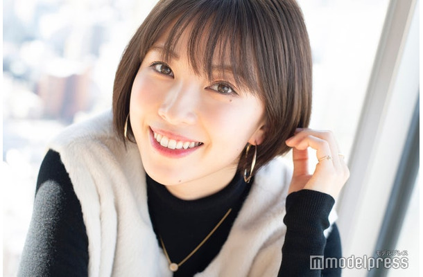 茶髪の藤原望未（C）モデルプレス