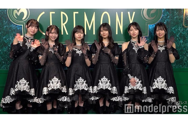 モデルプレスの取材に応じた高橋未来虹、藤嶌果歩、正源司陽子、小坂菜緒、金村美玖、上村ひなの／日向坂46（C）モデルプレス