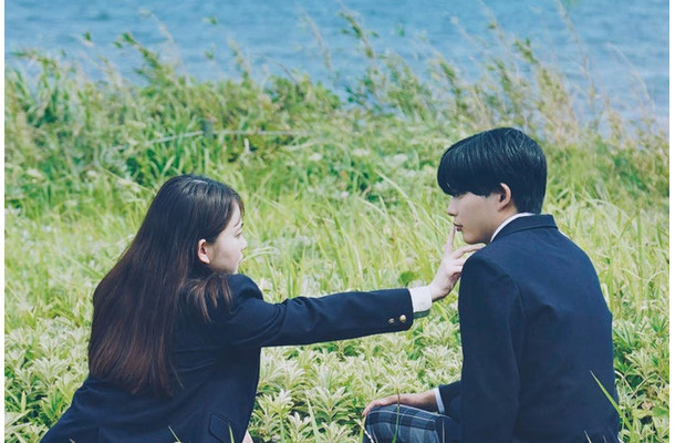 山田杏奈、長尾謙杜（C）2025『恋に至る病』製作委員会