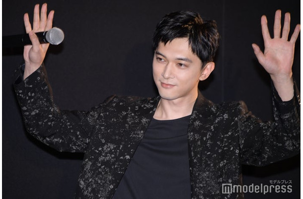 「本物です」と言いながら登場した吉沢亮（C）モデルプレス