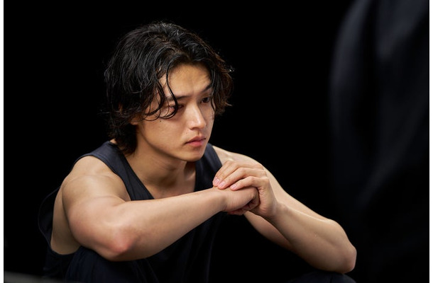 山崎賢人「ザバス MILK PROTEIN」メイキングカット（提供写真）