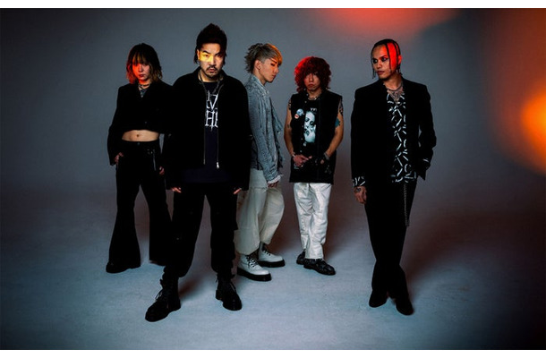 Crossfaith／Daikiは左から2番目（提供写真）