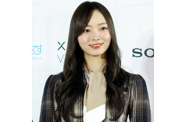 乃木坂46梅澤美波、美スタイル際立つ肩出しワンピSHOTに反響「振り向き美人」「めちゃくちゃ綺麗なお姉さん」