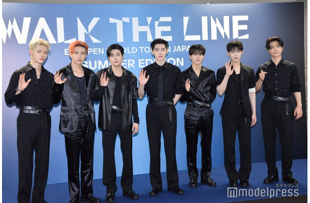 ライブ本番前に囲み取材に応じたENHYPEN／（左から）NI-KI、HEESEUNG、JAKE、SUNGHOON、JUNGWON、SUNOO、JAY（C）モデルプレス