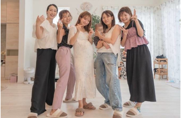 第5子妊娠中の辻希美、20年来の友人との笑顔SHOTを公開「昔話にまぁ～花が咲く」
