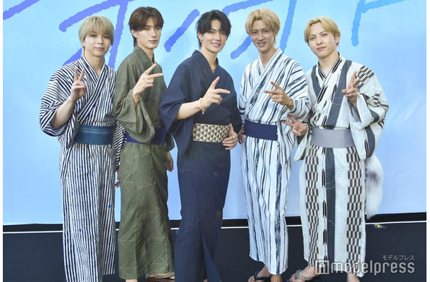M!LK（左から）塩崎太智、山中柔太朗、佐野勇斗、曽野舜太、吉田仁人（C）モデルプレス