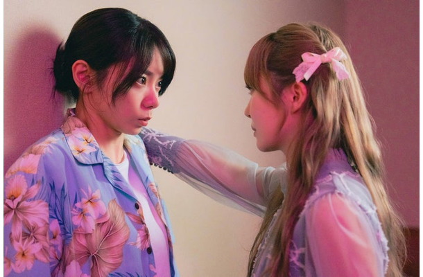 森カンナ、加藤史帆（C）「彩香ちゃんは弘子先輩に恋してる 2nd Stage」製作委員会・MBS／第3話より