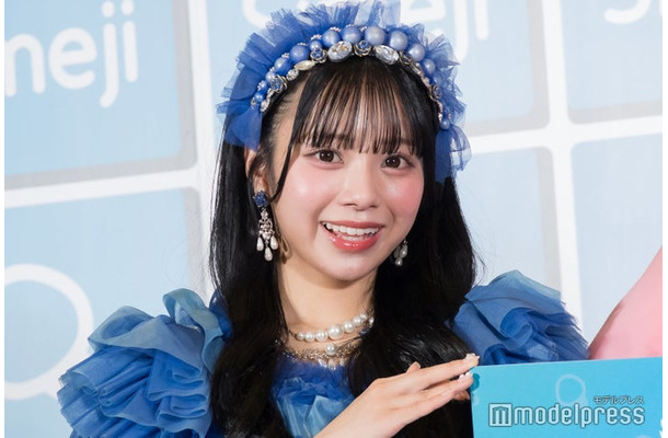 黒髪の増田彩乃（C）モデルプレス