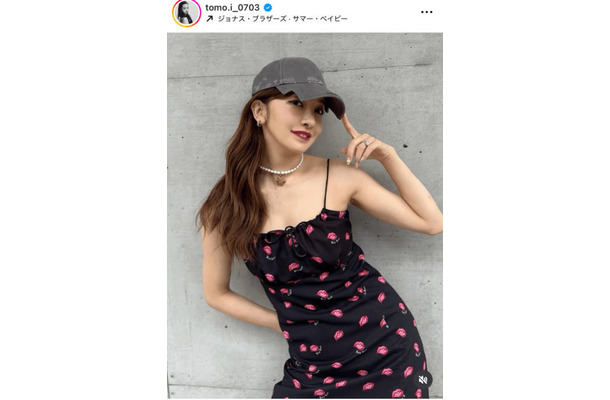 「スタイル抜群」板野友美、キャミドレスを着こなす夏コーデSHOTに絶賛の声「可愛すぎる」