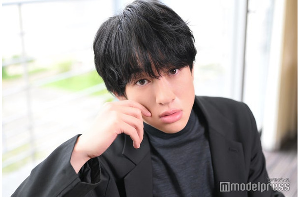 モデルプレスのインタビューに応じた横山裕（C）モデルプレス