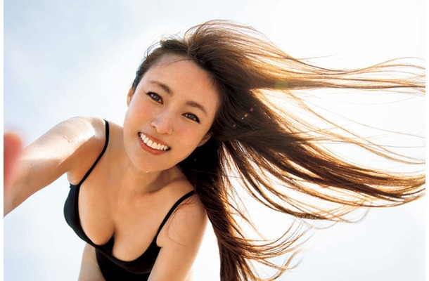深田恭子「AO」（C）集英社／ND CHOW or （C）SHUEISHA／ND CHOW