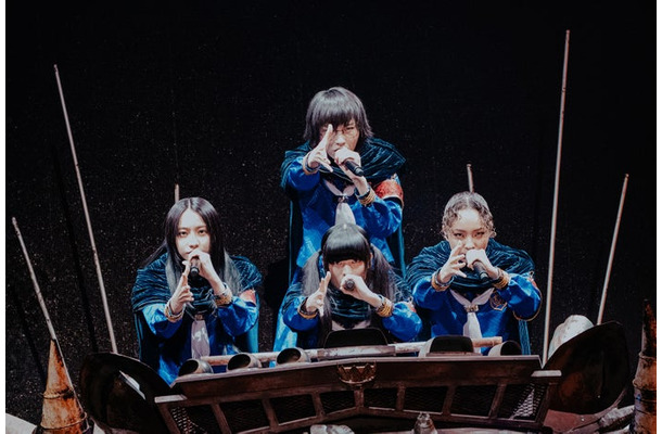 新しい学校のリーダーズ「宣誓 ～個性や自由ではみ出し10年～」（C）hiroyabrian