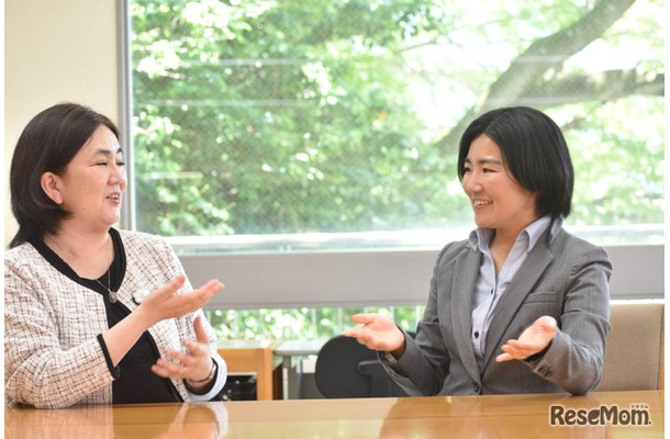 函嶺白百合学園 の村田校長（左）と渋谷 教諭（右）