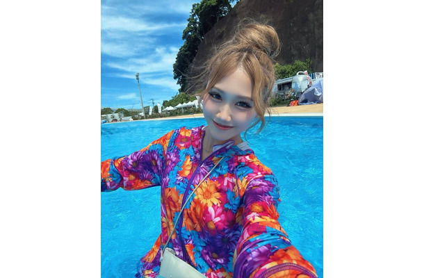 イメチェン前の佐藤芹菜／公式Instagramより