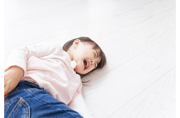 庭で遊んでいた4歳の孫　転んで泣き出した瞬間⇒祖父母の”優しい対応”に「また来る！」