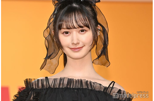 黒髪の山本望叶（C）モデルプレス