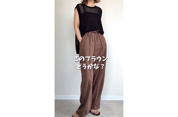 流行の「ブラウン」は、パンツ投入で失敗なし。黒透けトップス合わせで大人の余裕コーデが完成【40代の毎日コーデ】