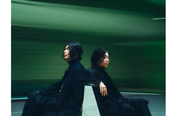 米津玄師、宇多田ヒカル  アーティスト写真／Photo by 山田智和